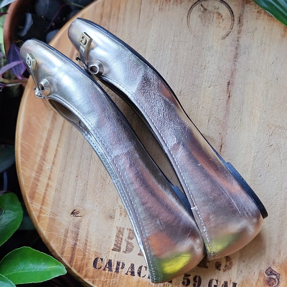 6.5M Metallic White Gold Bow Charms Guess Ballet Flats Vegan - Picture 12 of 14